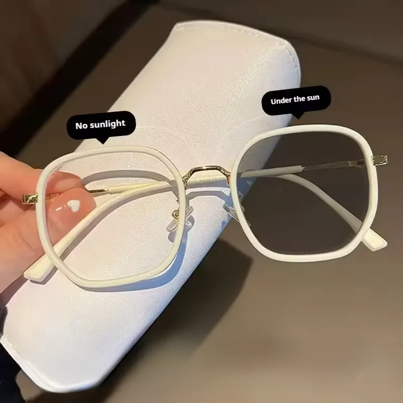 Stylish square frame photochromic and anti-blue glasses White frame photochromic uv photochromic luxury women sunglasses