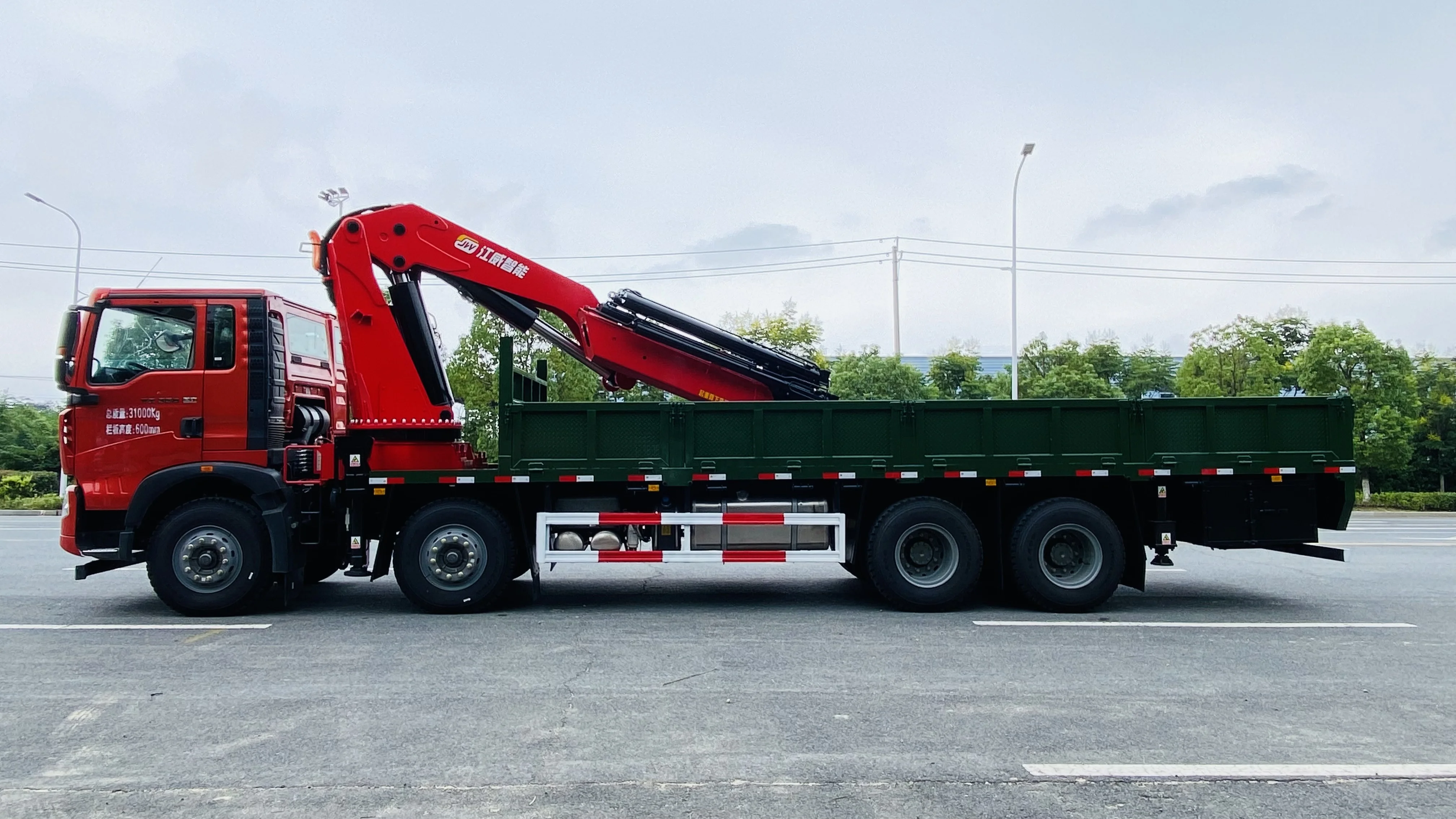 Large brand high-quality factory direct sales of 130 tons of large tonnage cranes used for lifting heavy objects