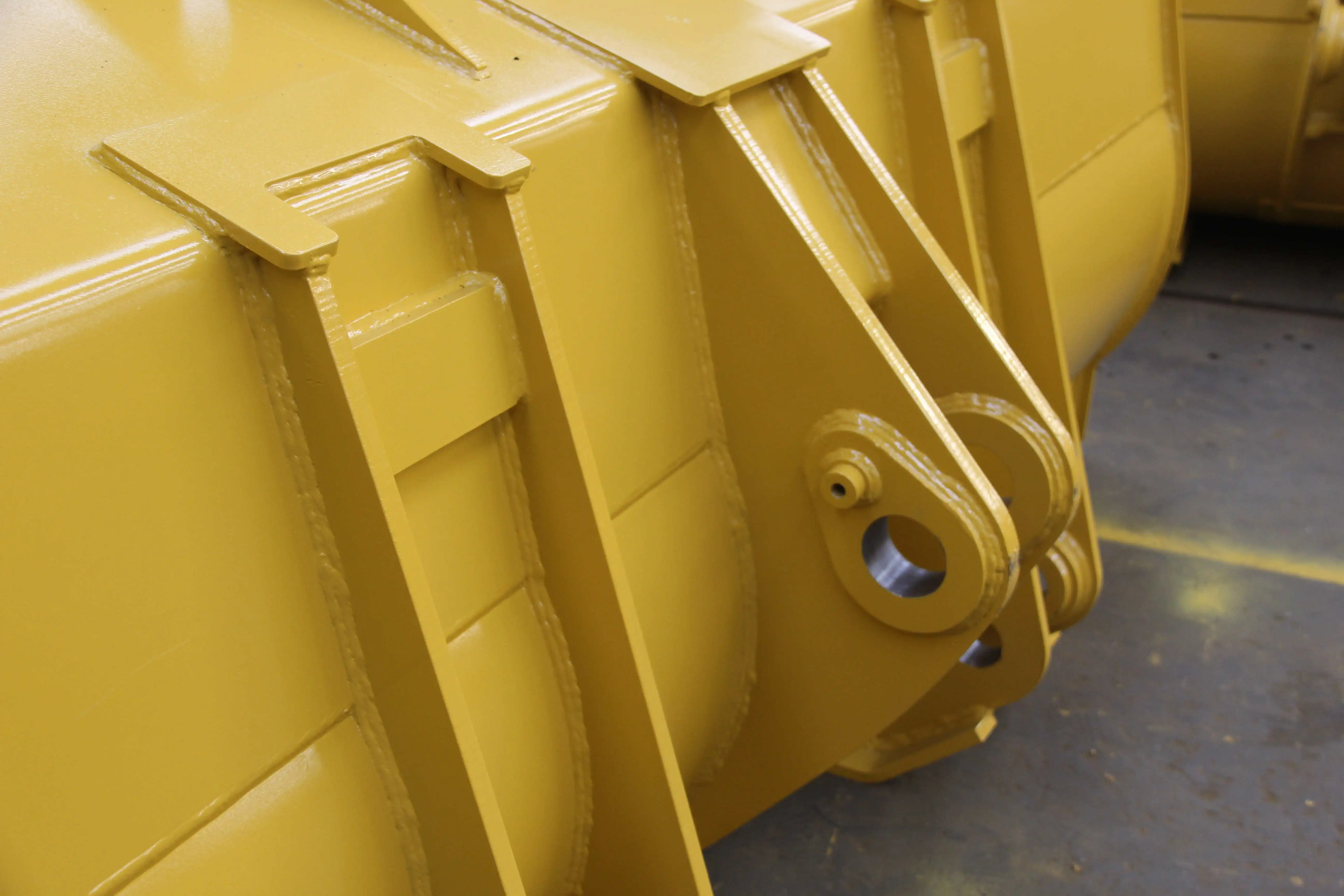 Excavator Crusher Bucket Bulldozer Cutting Edge Blade Tractor Loader Attachment