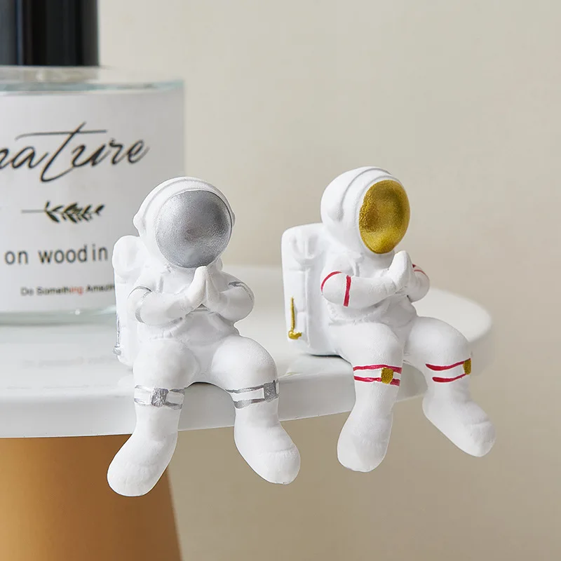 Nordic Wind Creative Household Office Desktop Decoration Resin Astronaut  Sculpture