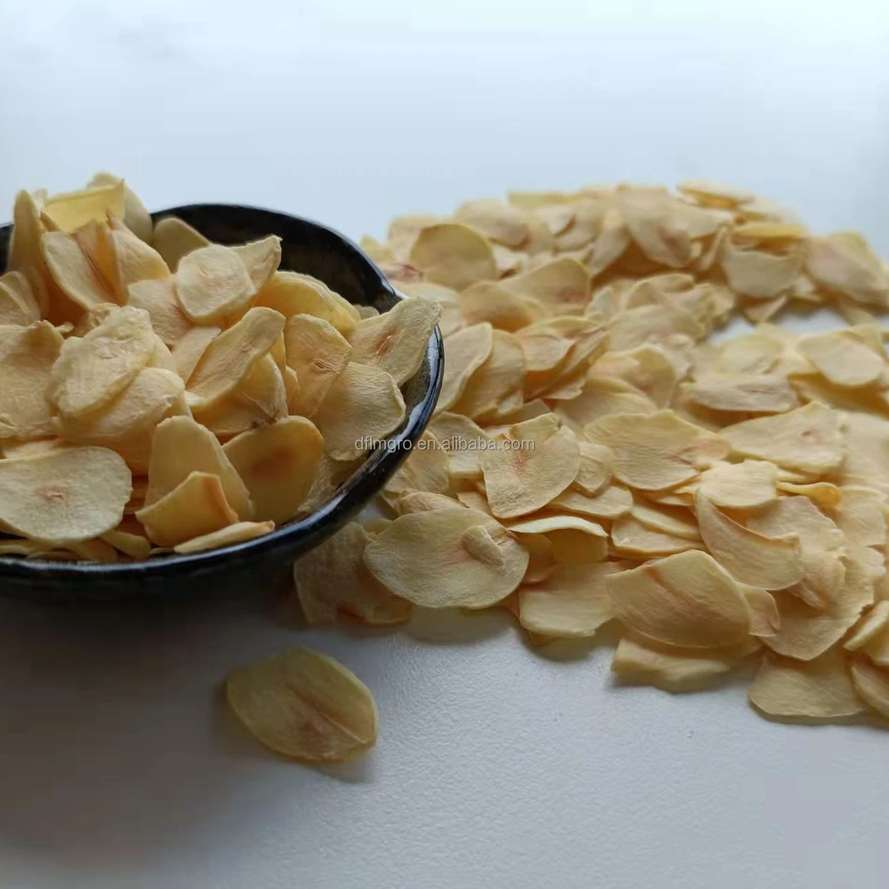 Dried garlic flakes AD garlic powder