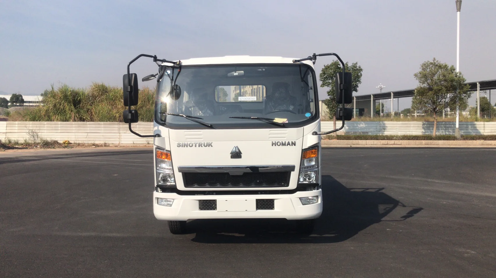 Sinotruk 5 tons light truck for sale  export to world