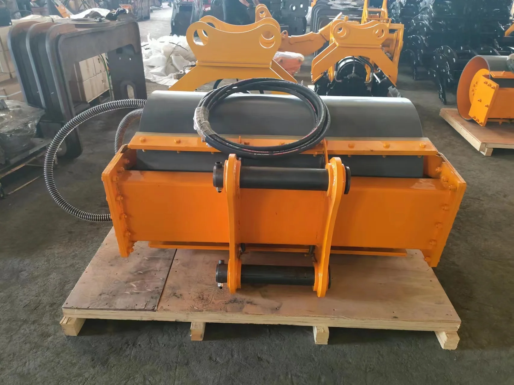Excavator Attachments Hydraulic Drum Compactor Slope Road Roller Compactor