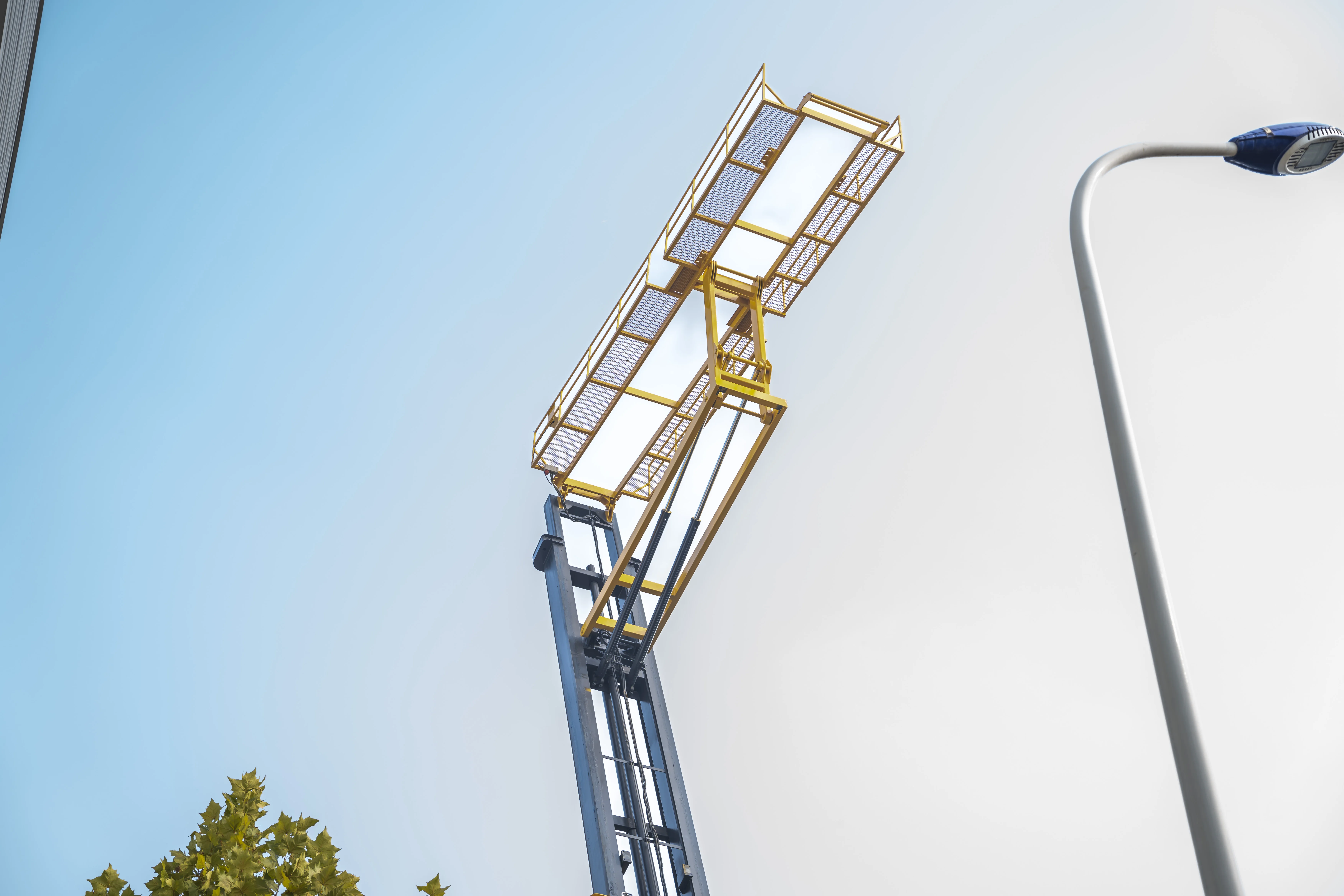 FORWARD Elevate Efficiency with the Roofing Machine Lifter