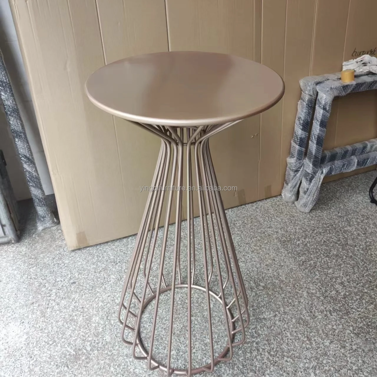 Popular Event Hire Furniture Wedding Wire Line Gold Color Base High Bar Table