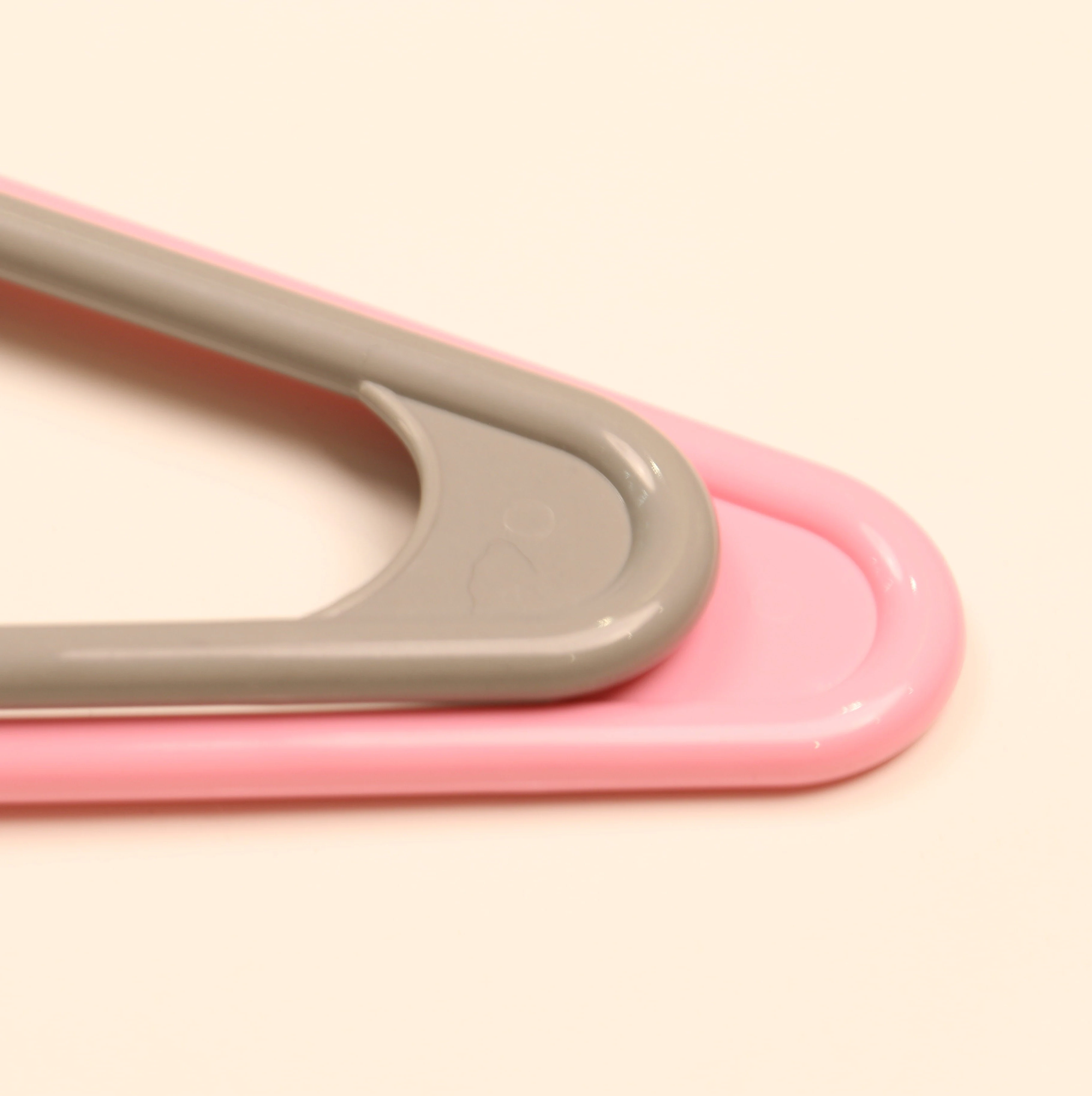 Wuhan New Rainbow plastic shoes hanger Living Room Heavy Duty Loading Plastic Dress Hanger