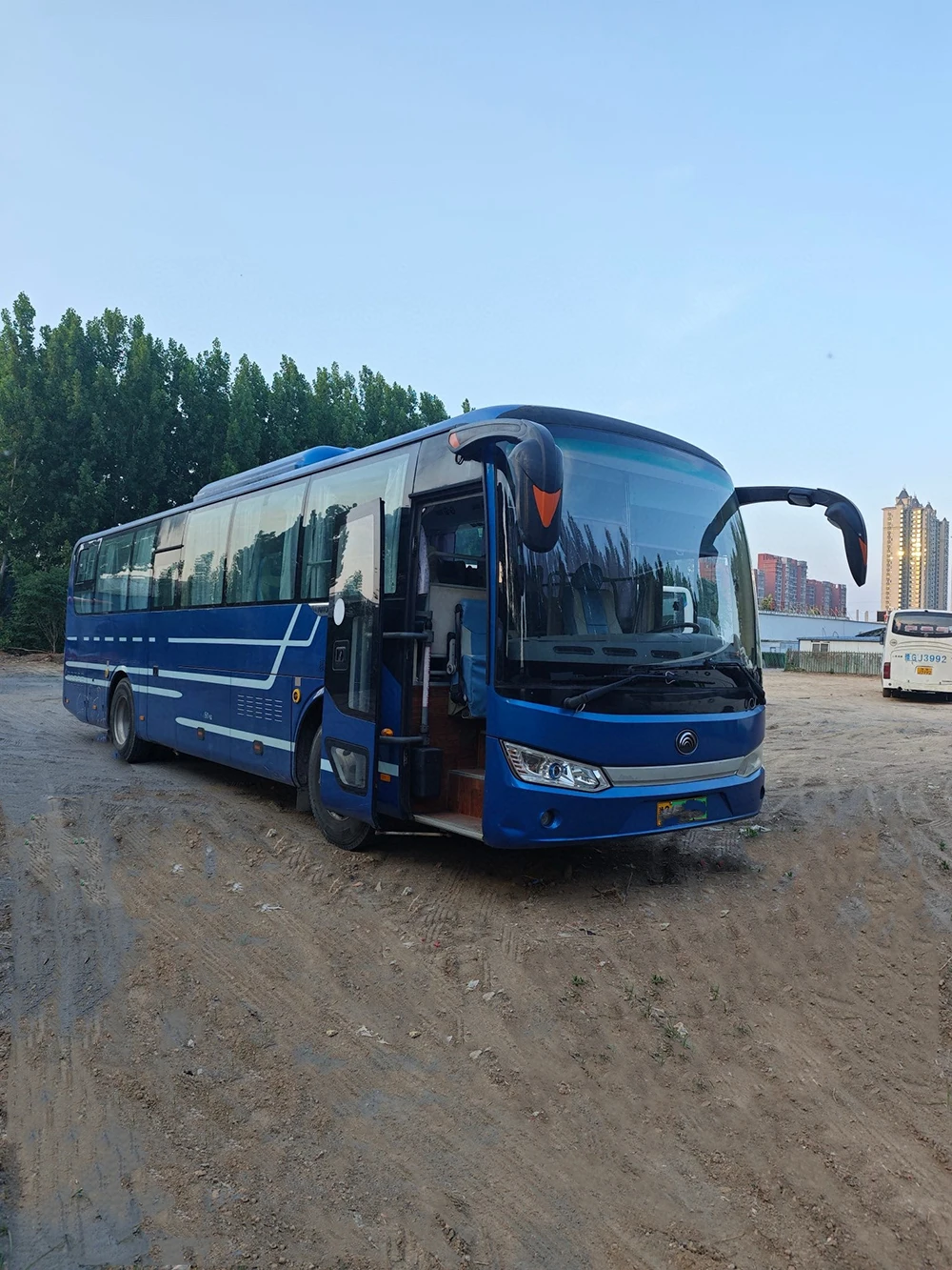 Завод предлагает горячие продажи подержанных автобусов Yu tong 6115 неработающих 47-местных с переменным током