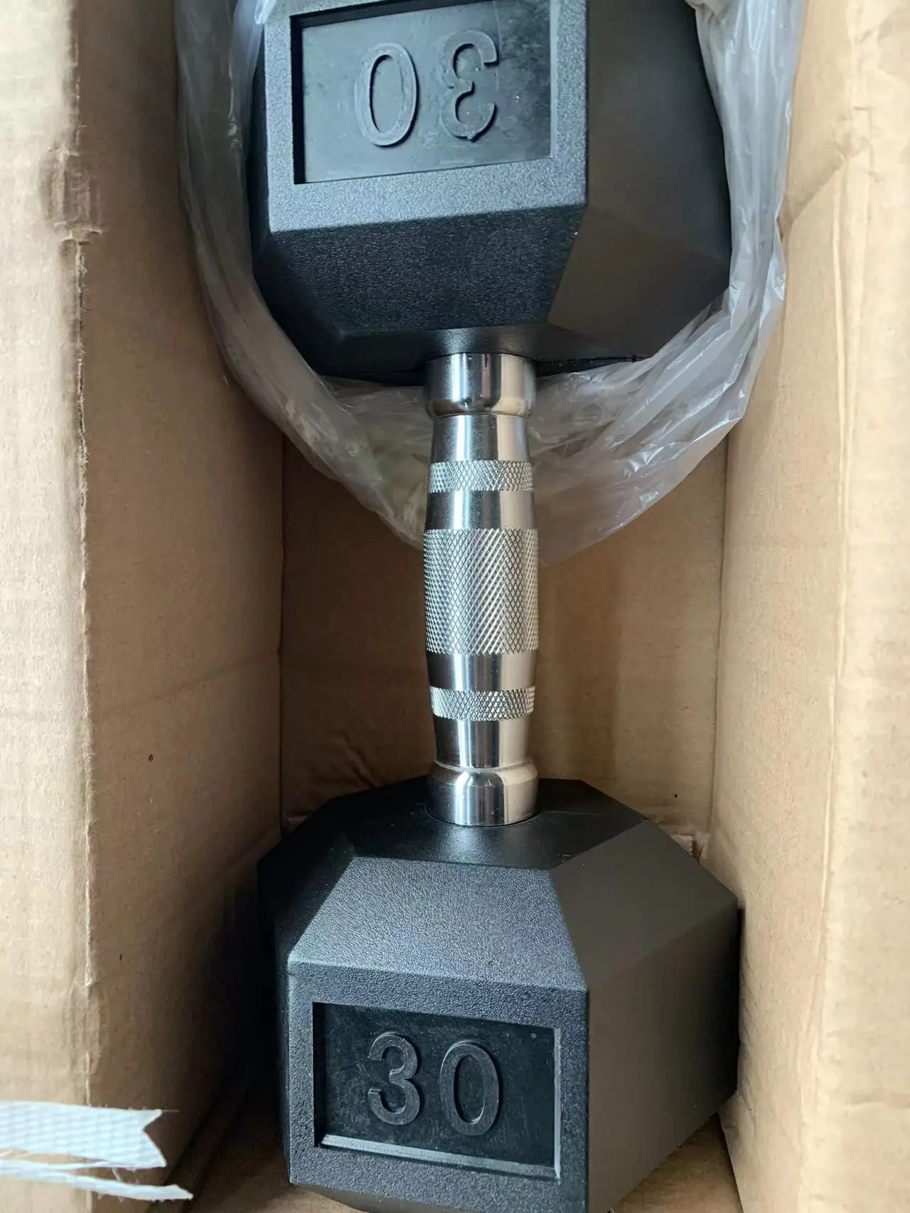 China Gym fitness equipment Chromed and Knurled 33 mm Steel Grip Rubber Covered Hex Dumbbells for Gym Training