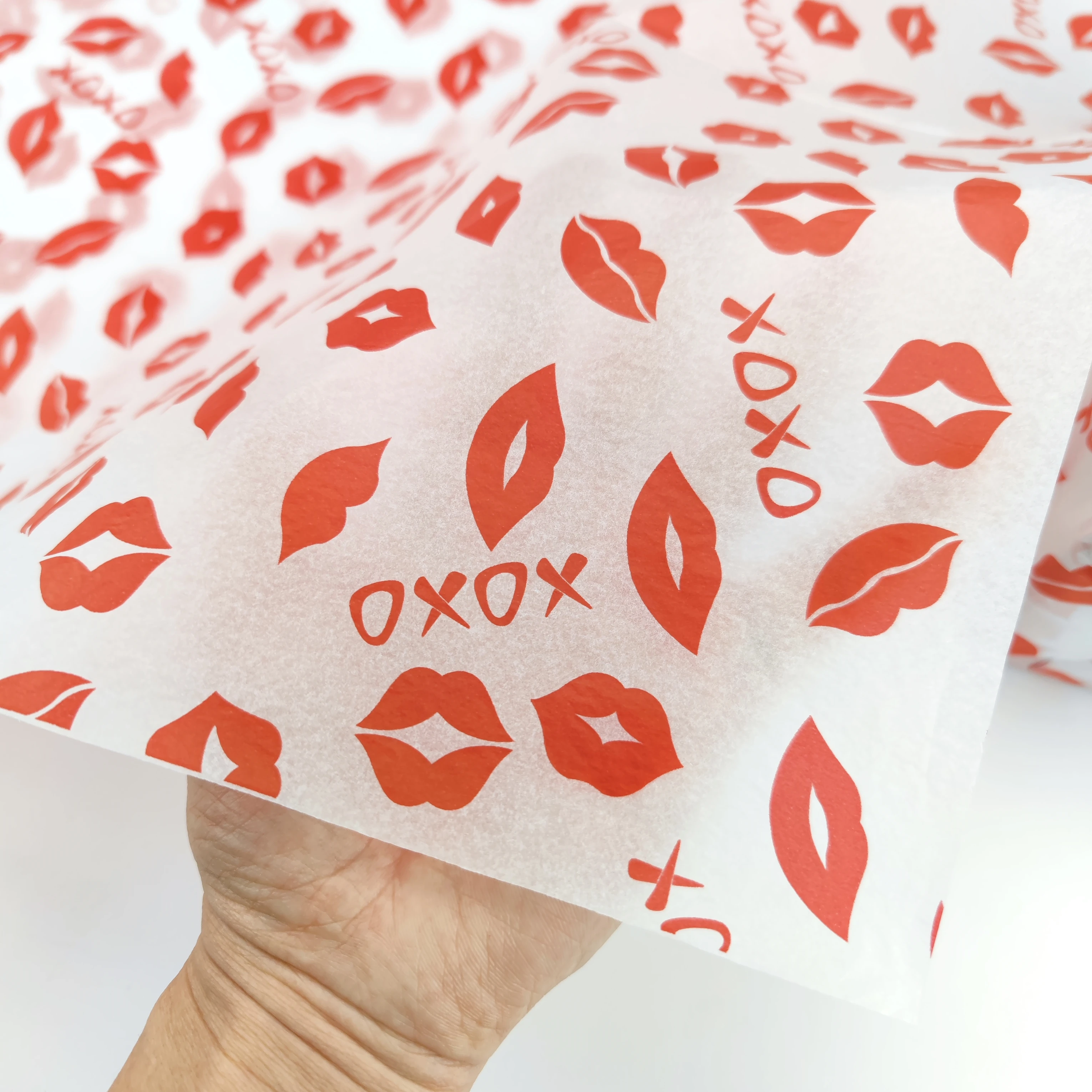 Wapping Paper Low MOQ Uncoated Wood Pulp Tissue Paper Gift Wrap and Wrapping Paper Sheets with Logo Printed