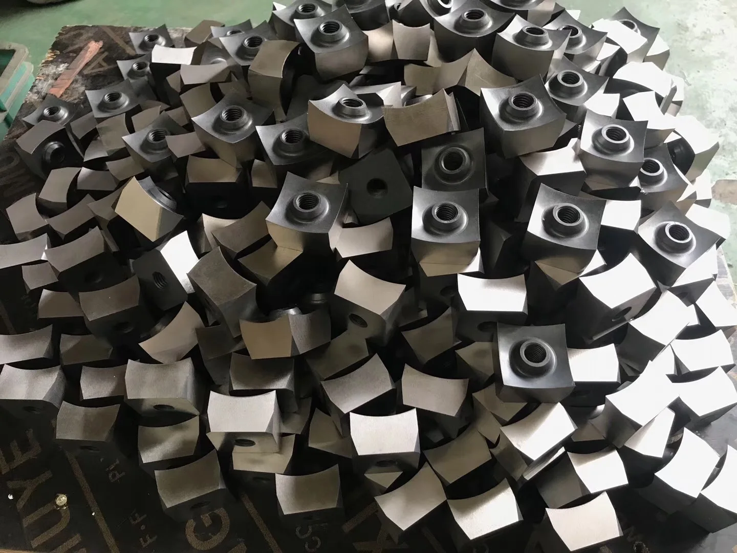 Manufacturer for shredder knife/Single Shaft Shredder Blade For Waste Tyre Recycling