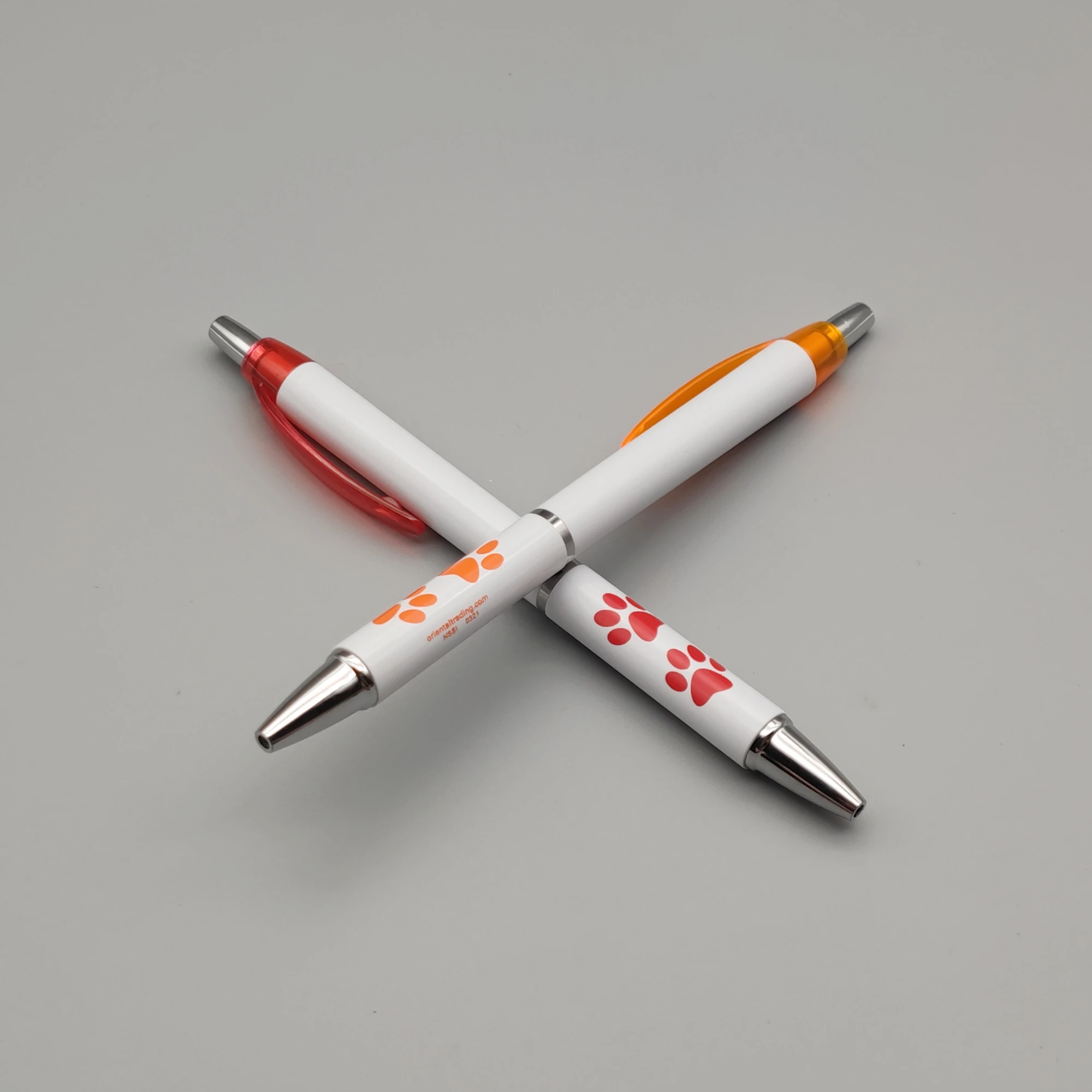 Modern white push ballpoint pen candy color push neutral pen student pen with cat claw printed