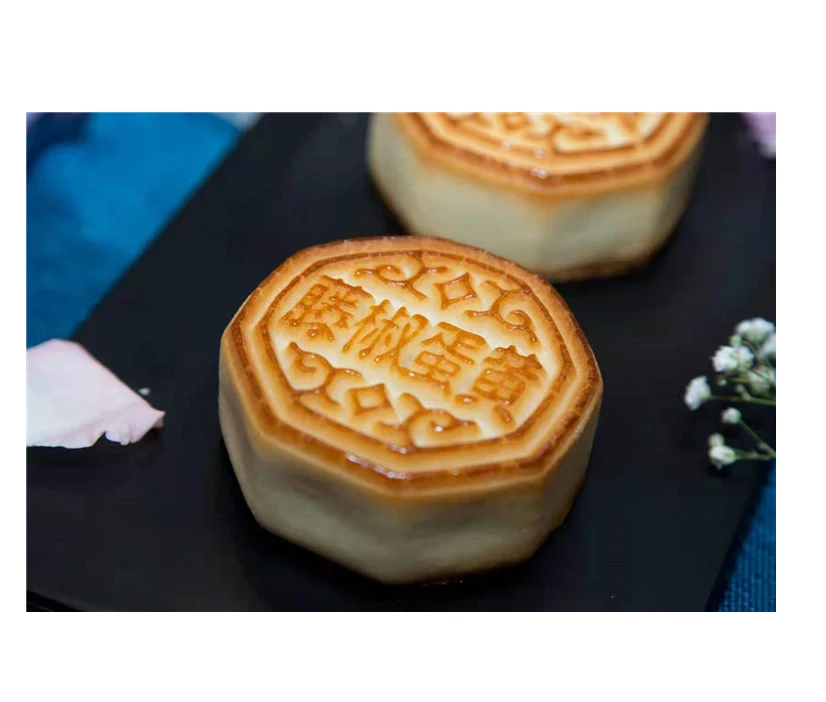 New Products Mid-autumn Festival Delicious Custard Flow Heart Moon Cakes Employee Benefits