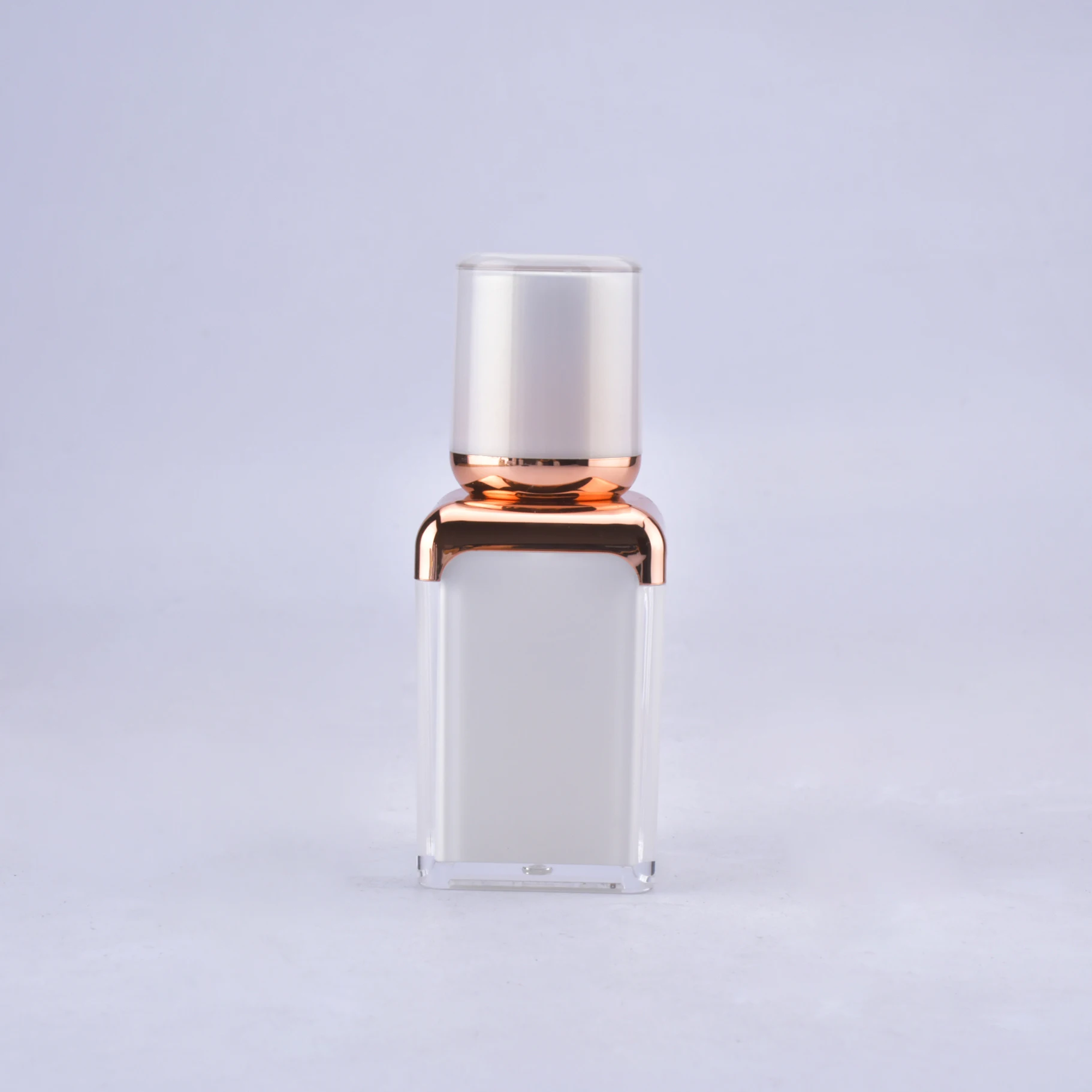 UU package emballage cosmetique flacons de luxe emballage acrylique tube carre blanc