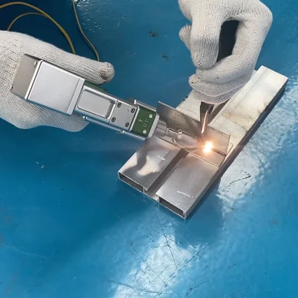 fiber laser small gun welding laser machine welding aluminium silver 2um laser weld machine