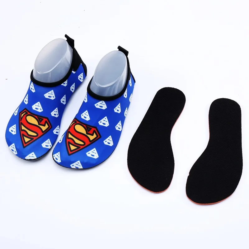 Детские Мультяшные ботинки для плавания босинки нескользящие носки для мальчиков и девочек легкие носки для пляжа и бассейна Нескользящие быстросохнущие туфли