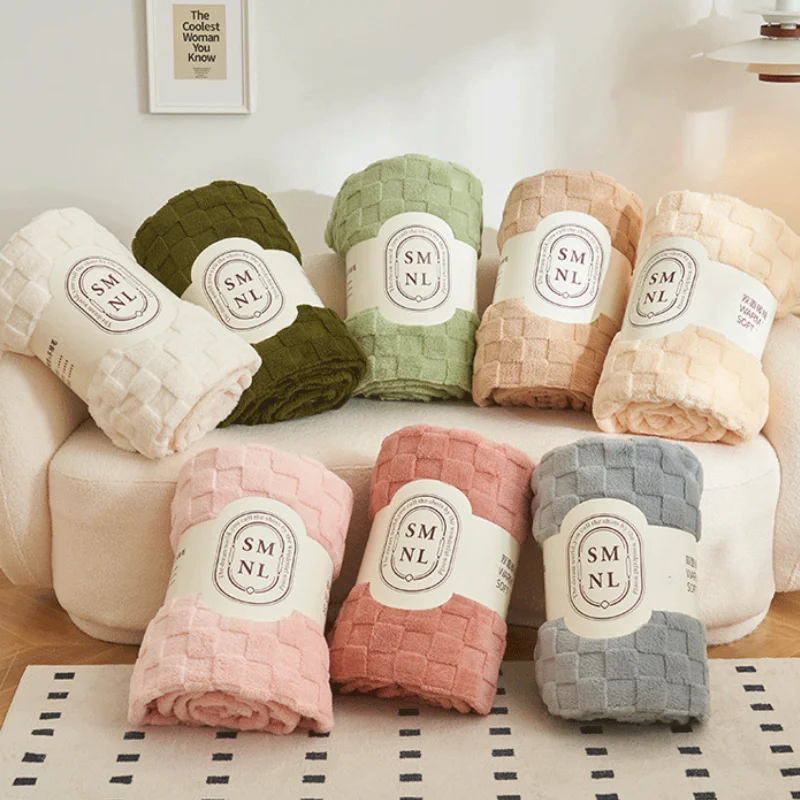 Winter blankets Soft Warm Fabric fleece blankets wholesale Fluffy Blanket with Logo