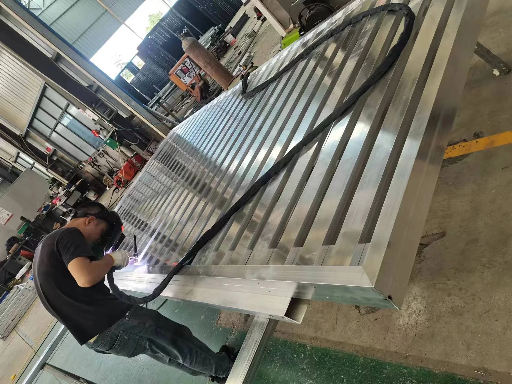 customized color size design aluminium fence railing gates