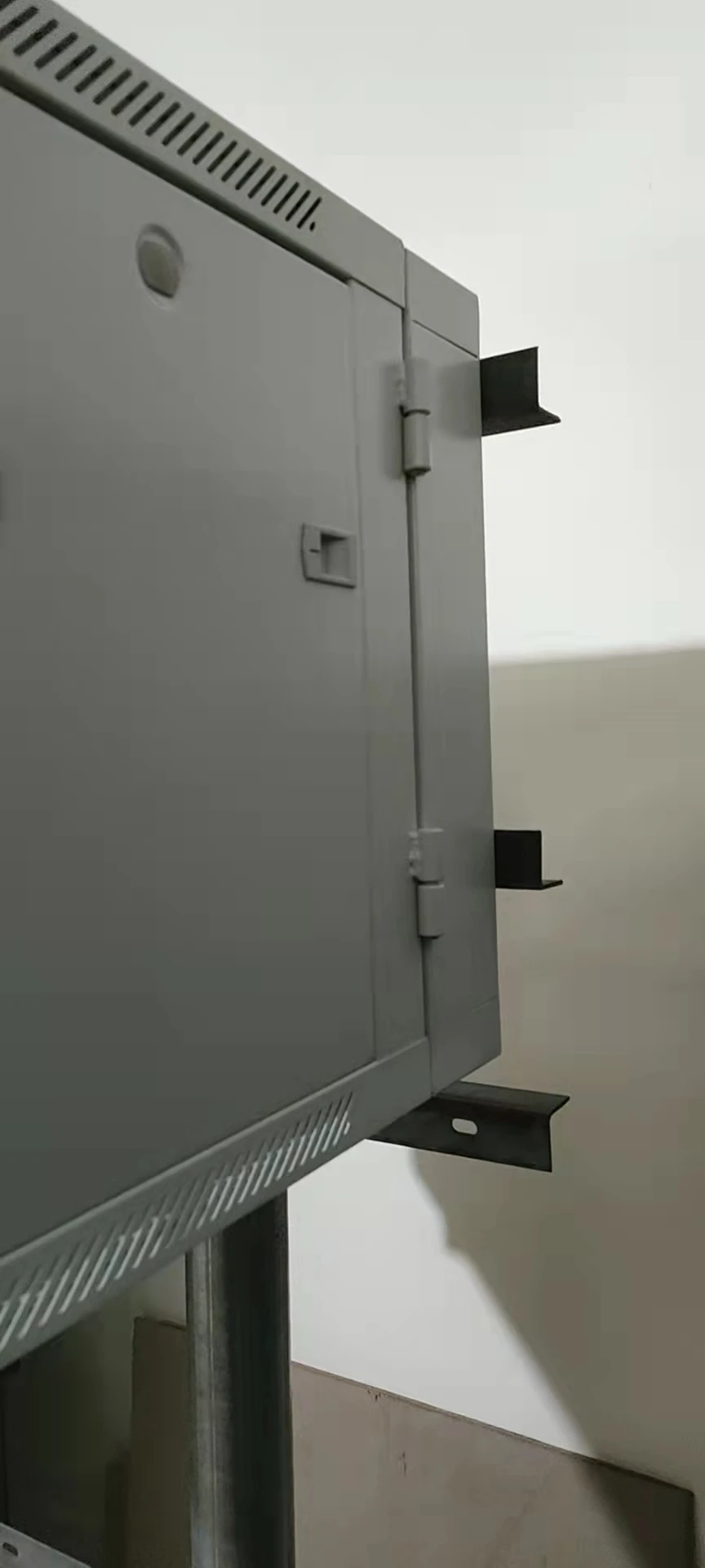 Made in China wall mount  assemble  19 inches double section rack Wall hanging 15U server cabinet