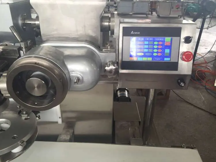 
Automatically Cookies Making Machine Cookies Encrusting Machine 