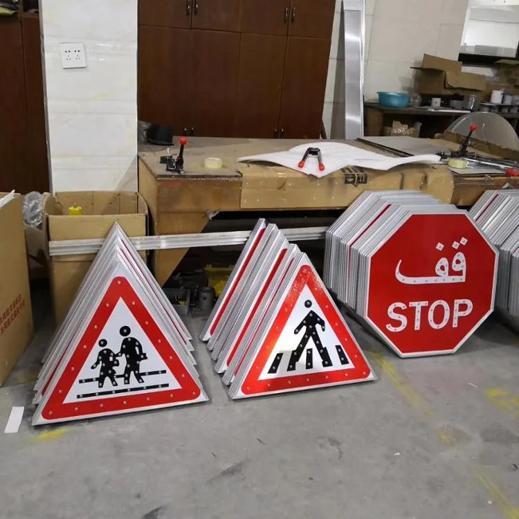 Square Design High Brightness Aluminum Led Stop Sign Solar Powered Road Traffic Signs