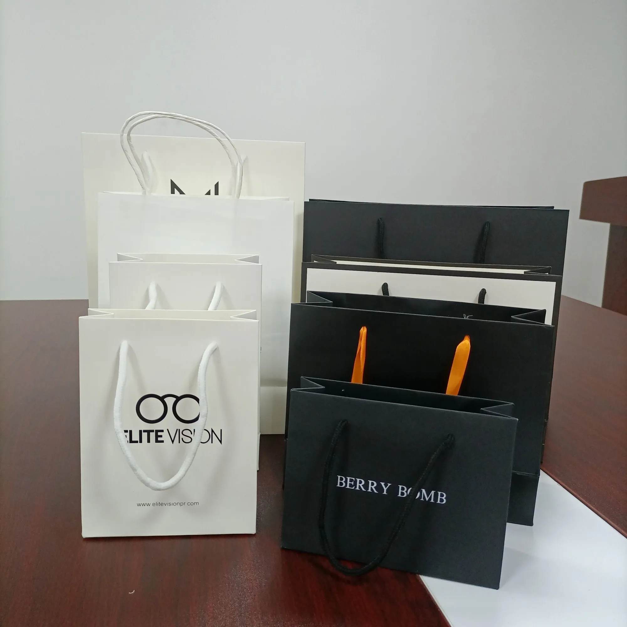 Wholesale Cheap Price Luxury Famous Brand Gift Custom Printed Shopping Paper Bag With Your Own Logo