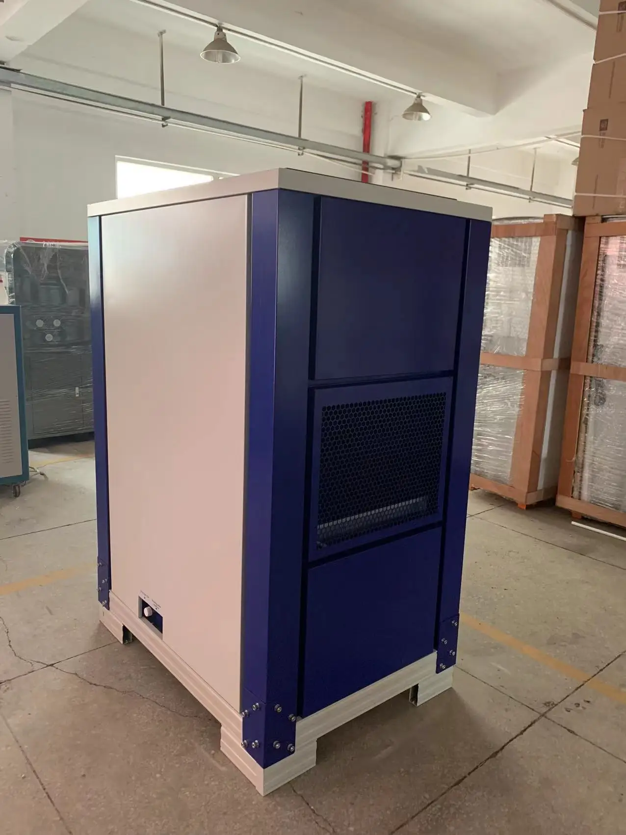 250L/day Atmospheric Water Generators AWGs condense water vapor by cooling the surrounding air