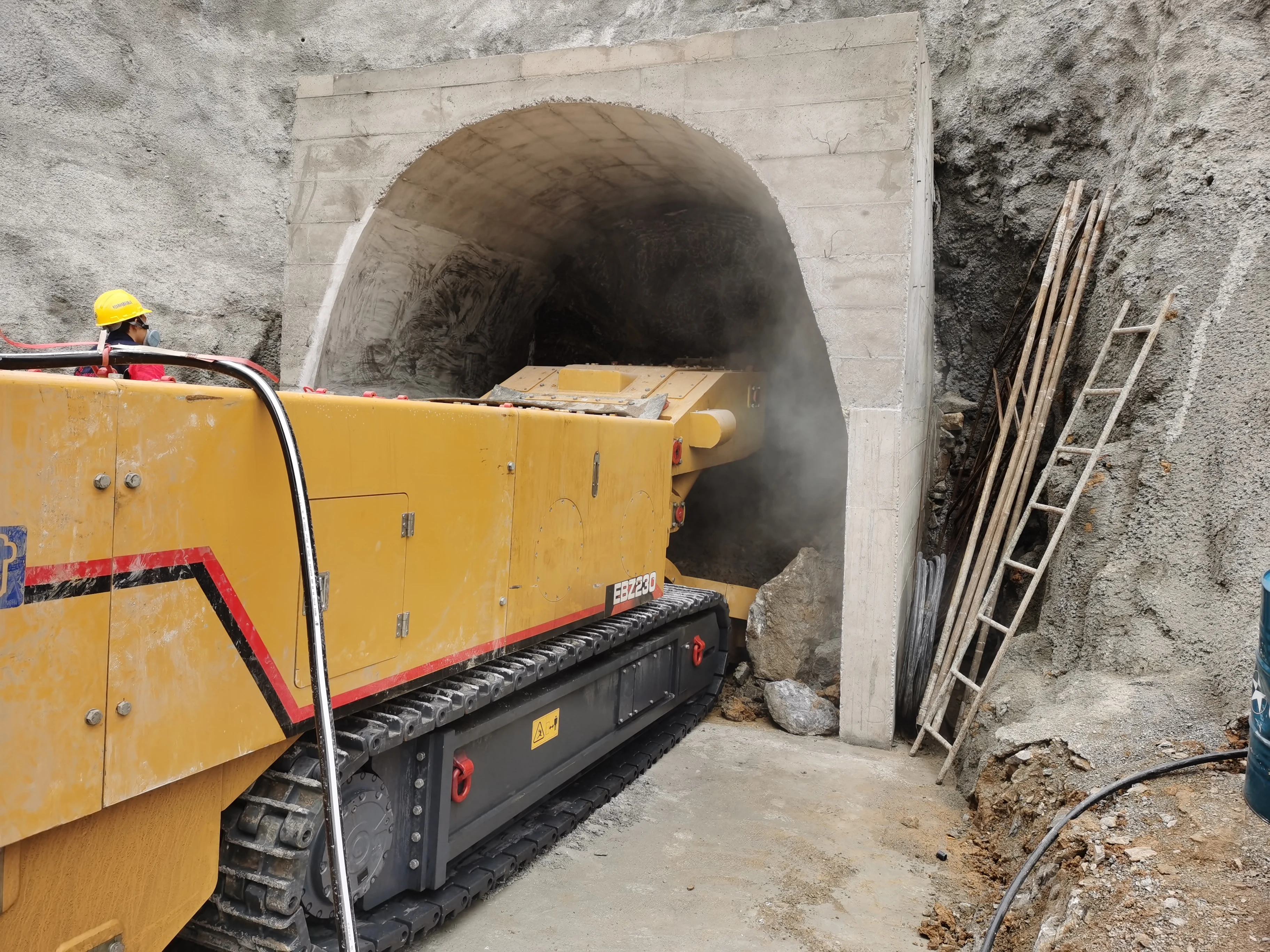 Good performance Mining  Tunneling Boring Machine Boom-type roadheader EBZ260 on sale