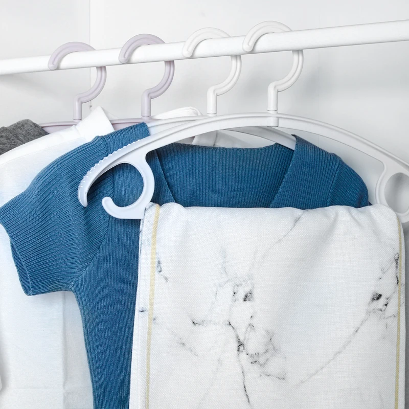 High Quality Creative Scarf  Flat Plastic Trouser Hangers for Clothes Anti-slip