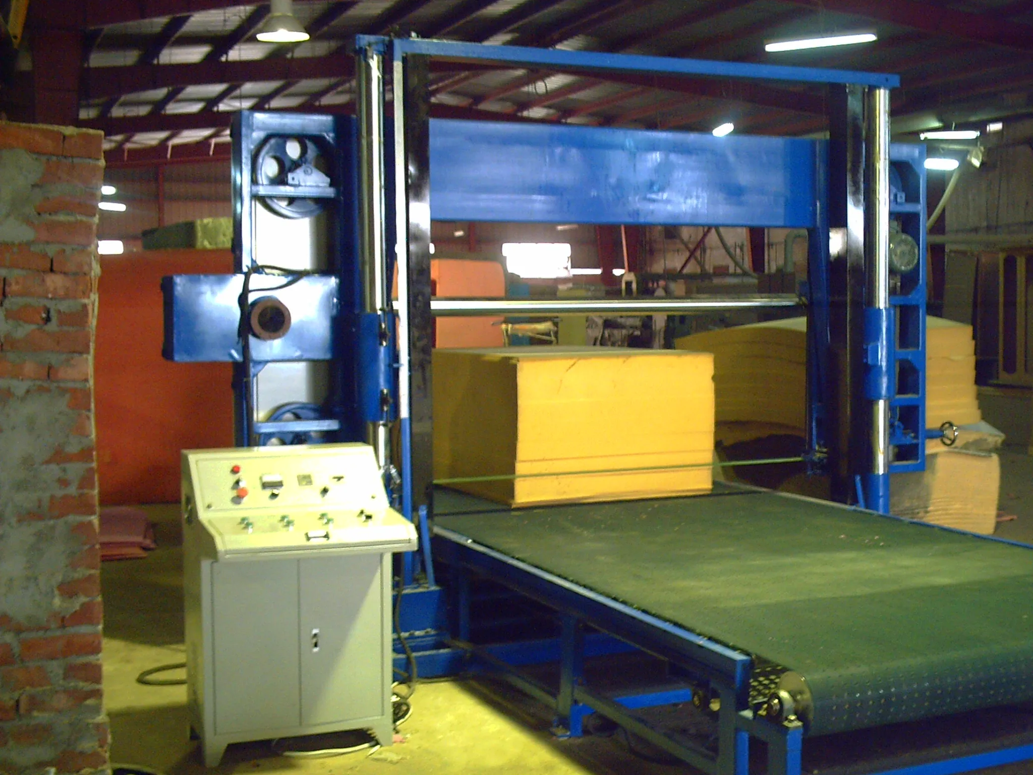 Automatic polyurethane sponge horizontal mattress foam cutting machine horizontal