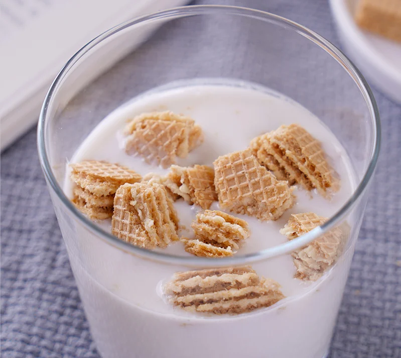 68g Wholesale sweet snack soya-milk wafer biscuit