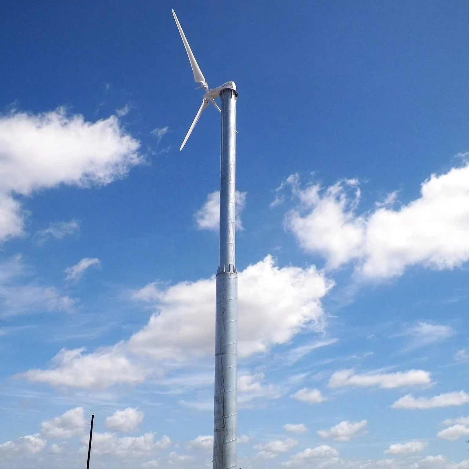 Pitch controlled domestic wind turbine 2kw 2000w with RPM or wind speed control system