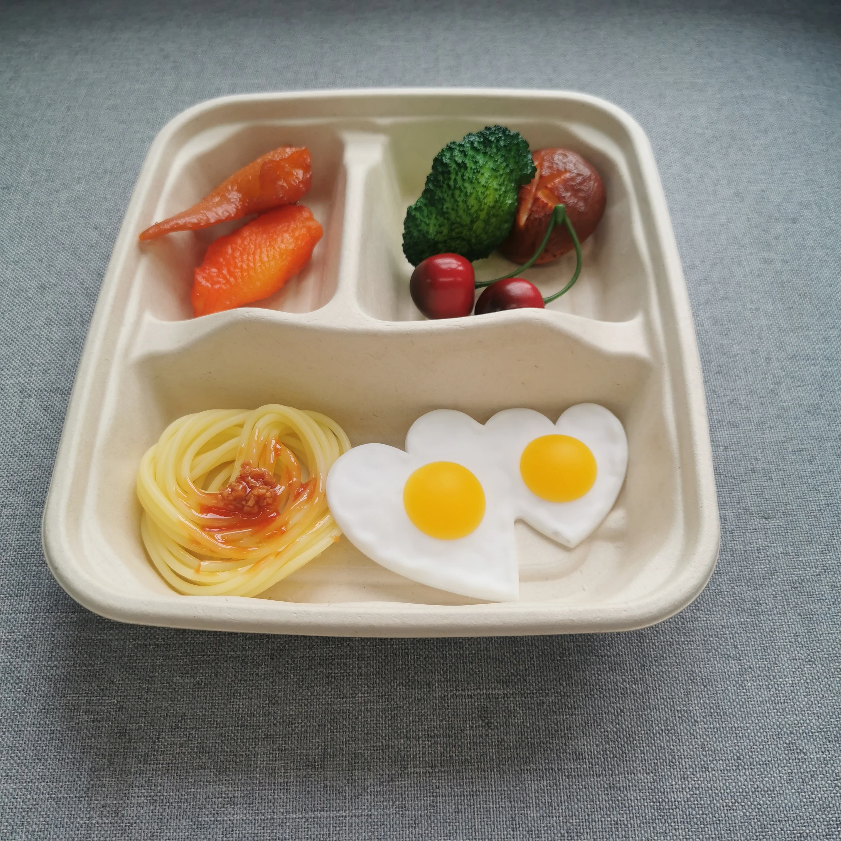 4 Compartment Fast Food Packaging Sugarcane Bagasse Pulp Compostable Biodegradable Disposable Bagasse Plate Tray