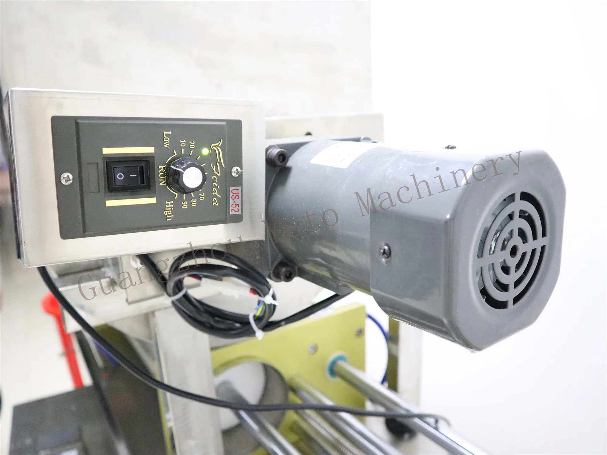 Semi automatic strawberry jam chili sauce ketchup peanut butter bottle can jar filler pneumatic mixing filling machine