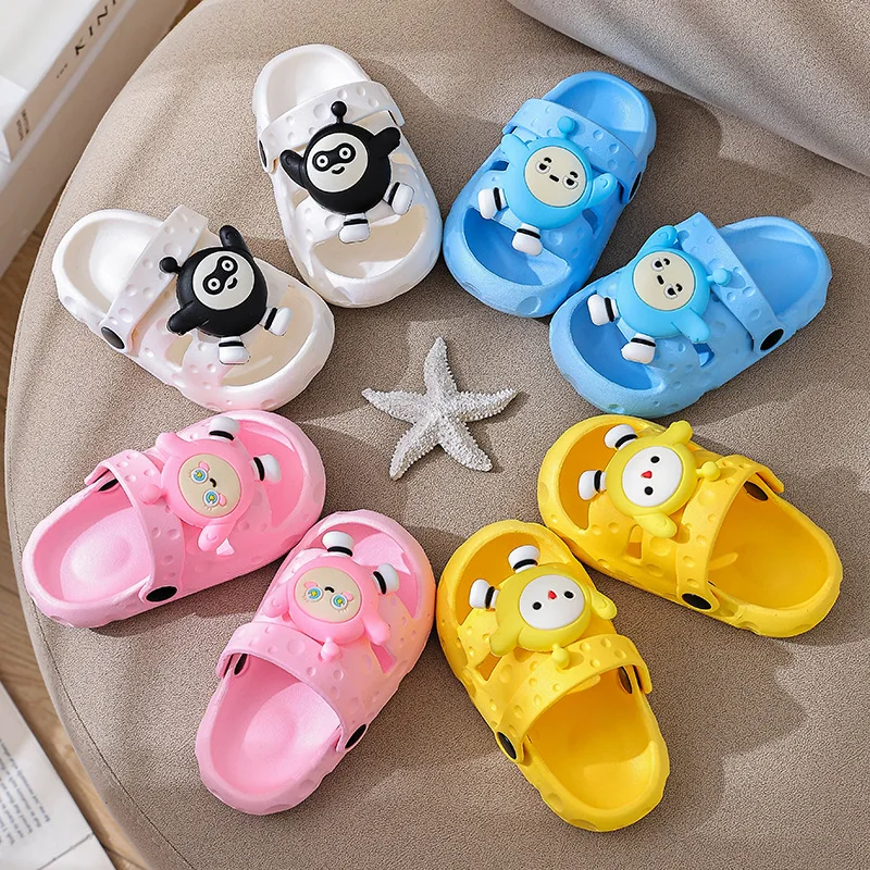Оптовая продажа новый дизайн милые Мультяшные туфли из ПВХ обувь на нескользящей подошве сандалии детские летние тапочки для девочек и мальчиков