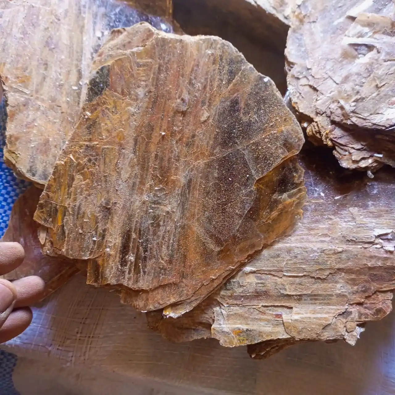 Wholesale Rare Natural Mica Ore Crystal Cluster Irregular Rough Mineral Ore Specimen Stone Collection