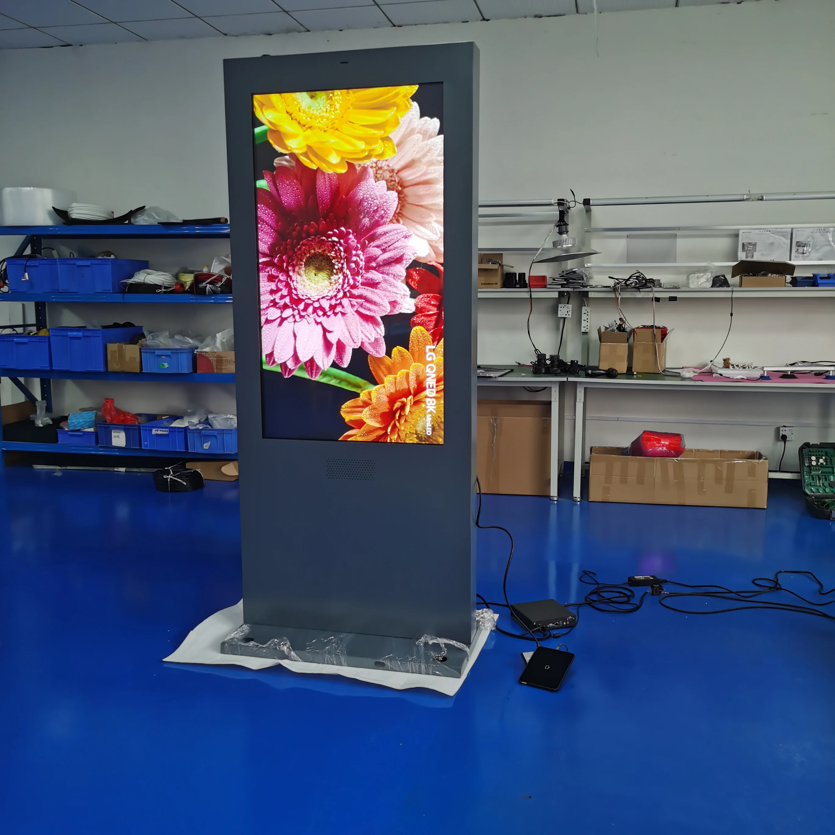 65 Inch Touch Screen LCD Menu Boards Advertising Totem Kiosk CMS Software Outdoor Waterproof LCD Digital Signage and Displays