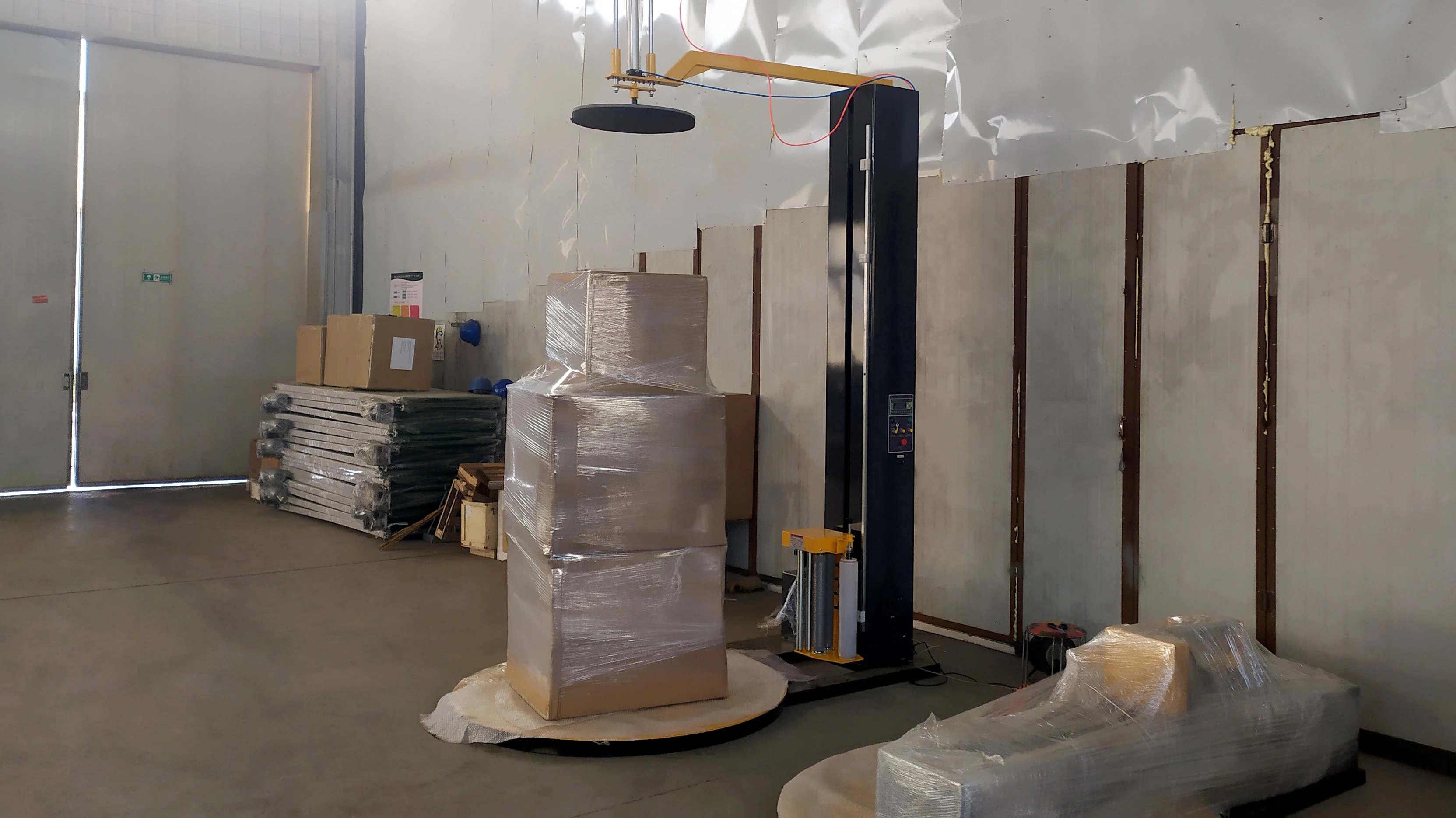 UCR-T1650D Top Presser Semi Auto Turntable Pallet Stretch Wrapper Wrapping Machine