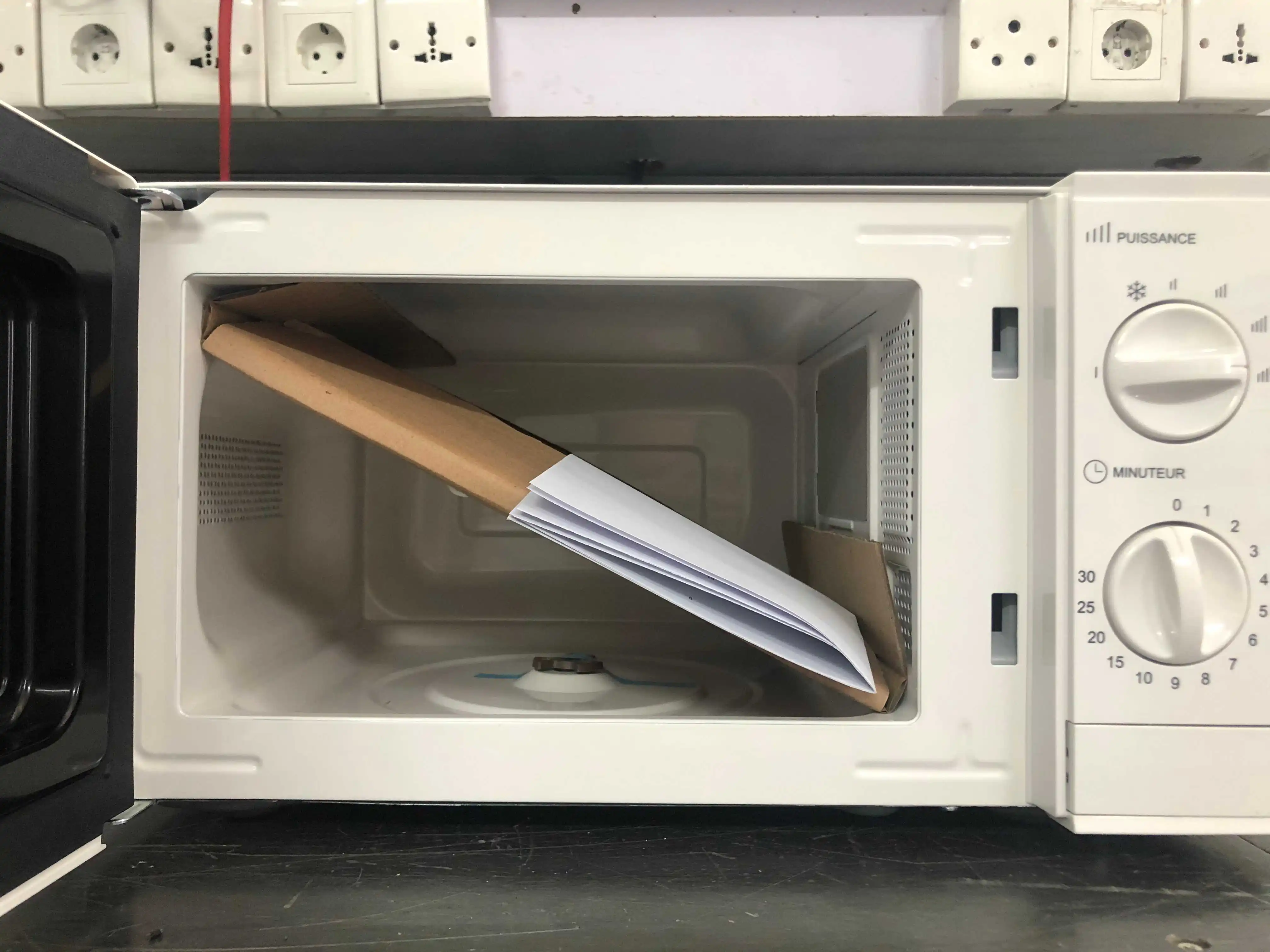 20 L Countertop Mechanical Control Kitchen Appliance Microwave Oven 50Hz