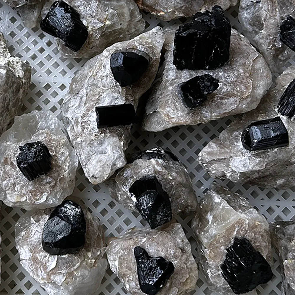 Natural Tourmaline Stone Hot Sale Black Tourmaline Mineral Specimen Used for Decoration