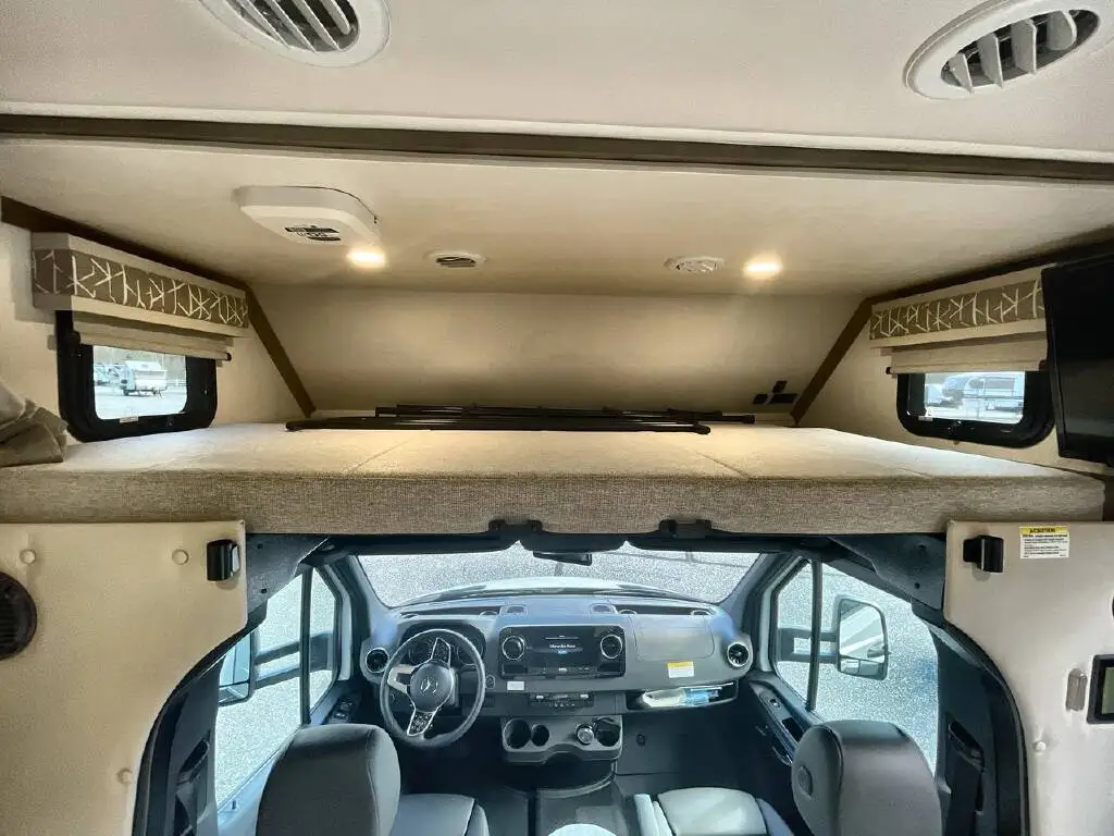 Используется 2024 Dynamax Corp Class C RV ISATA 3 серии 24 FW Кемпинг дом на колесах