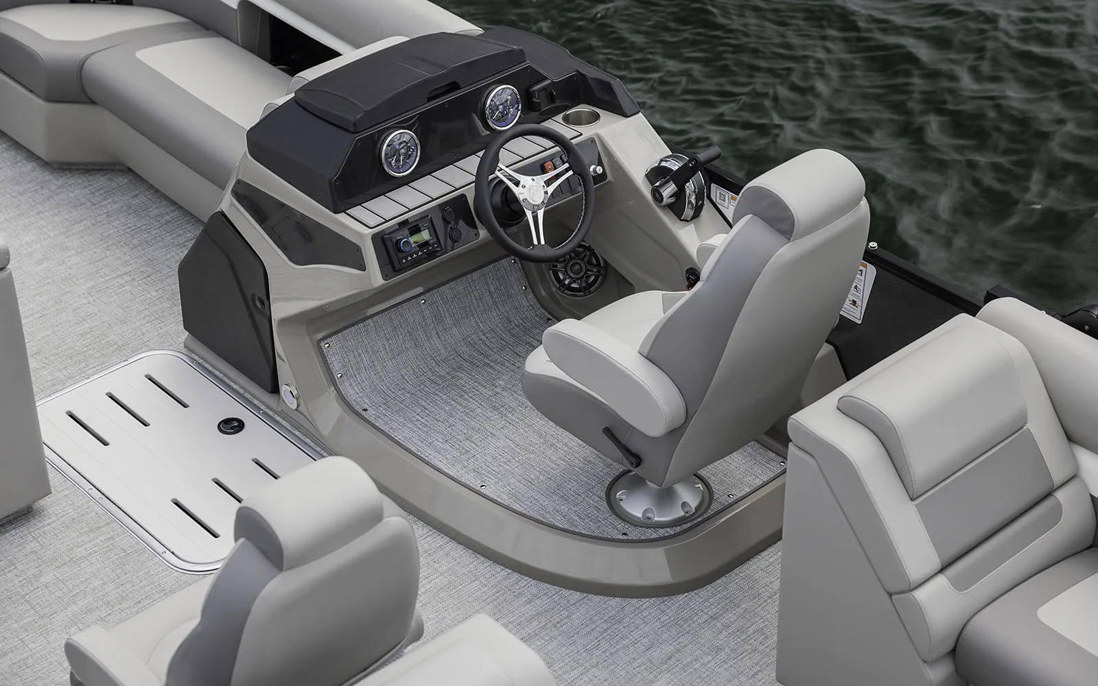 Durable 27 FT Fiberglass Luxury Yacht Factory Direct with Powerful Outboard Engine and Fiberglass Hull