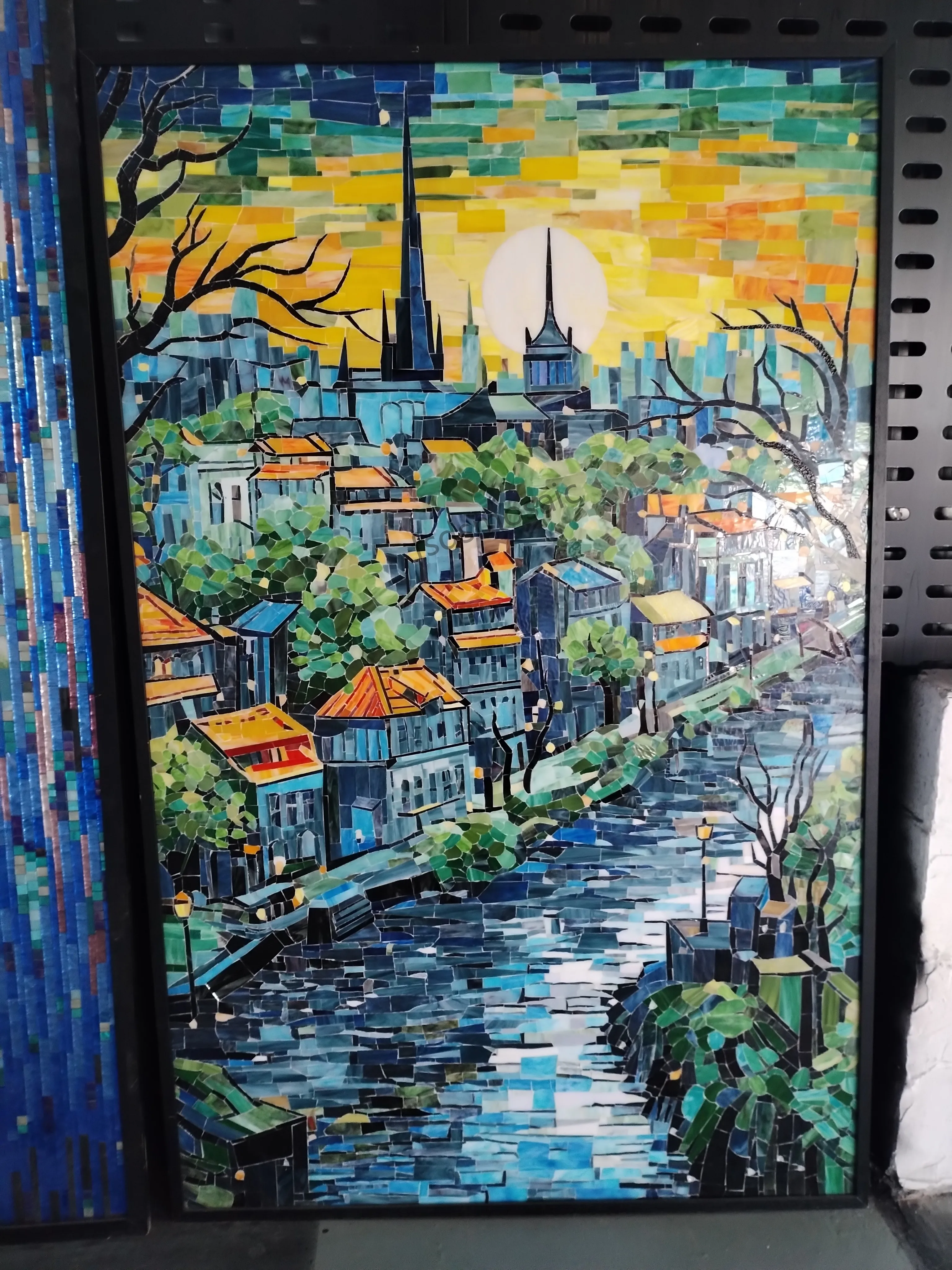 Customized Century Glass Mosaic Modern Handmade Lotus Artistic 4mm Thickness Parquet Design for Interior Wall Decor