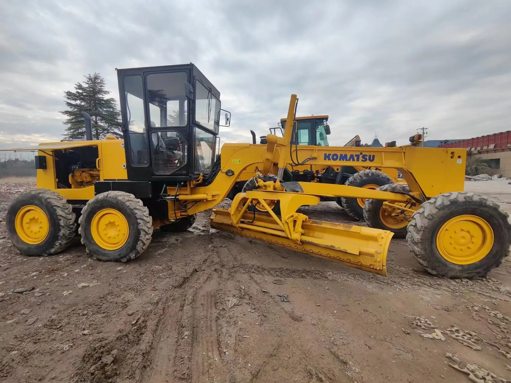 Original Komatsu gd655 grader  Heavy Machinery Second Hand  komatsu  gd655  With Low Working hours For Sale