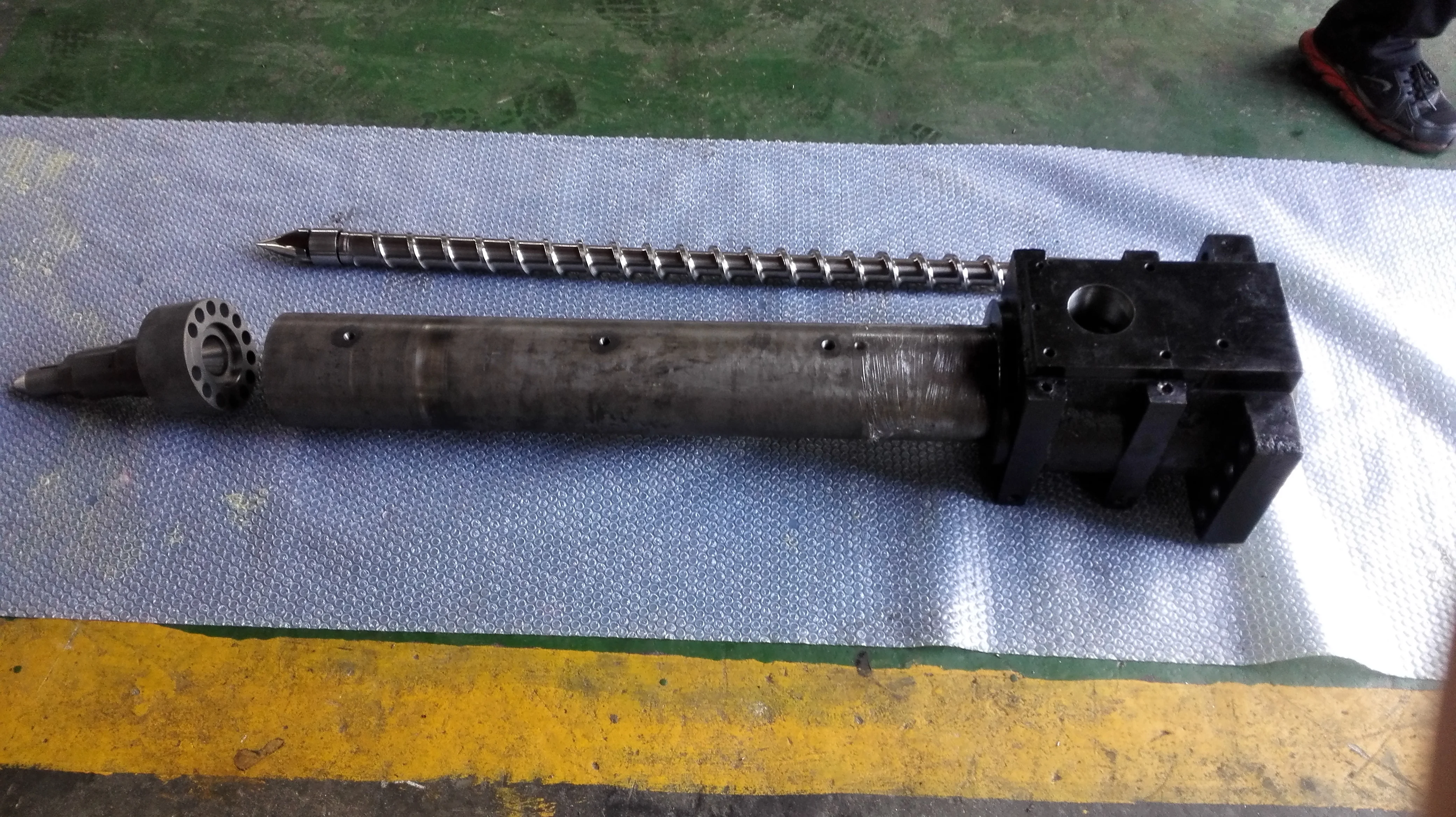 screw and barrel for injection moulding machines/Japanese machines/JSW/NISSEI/TOSHIBA
