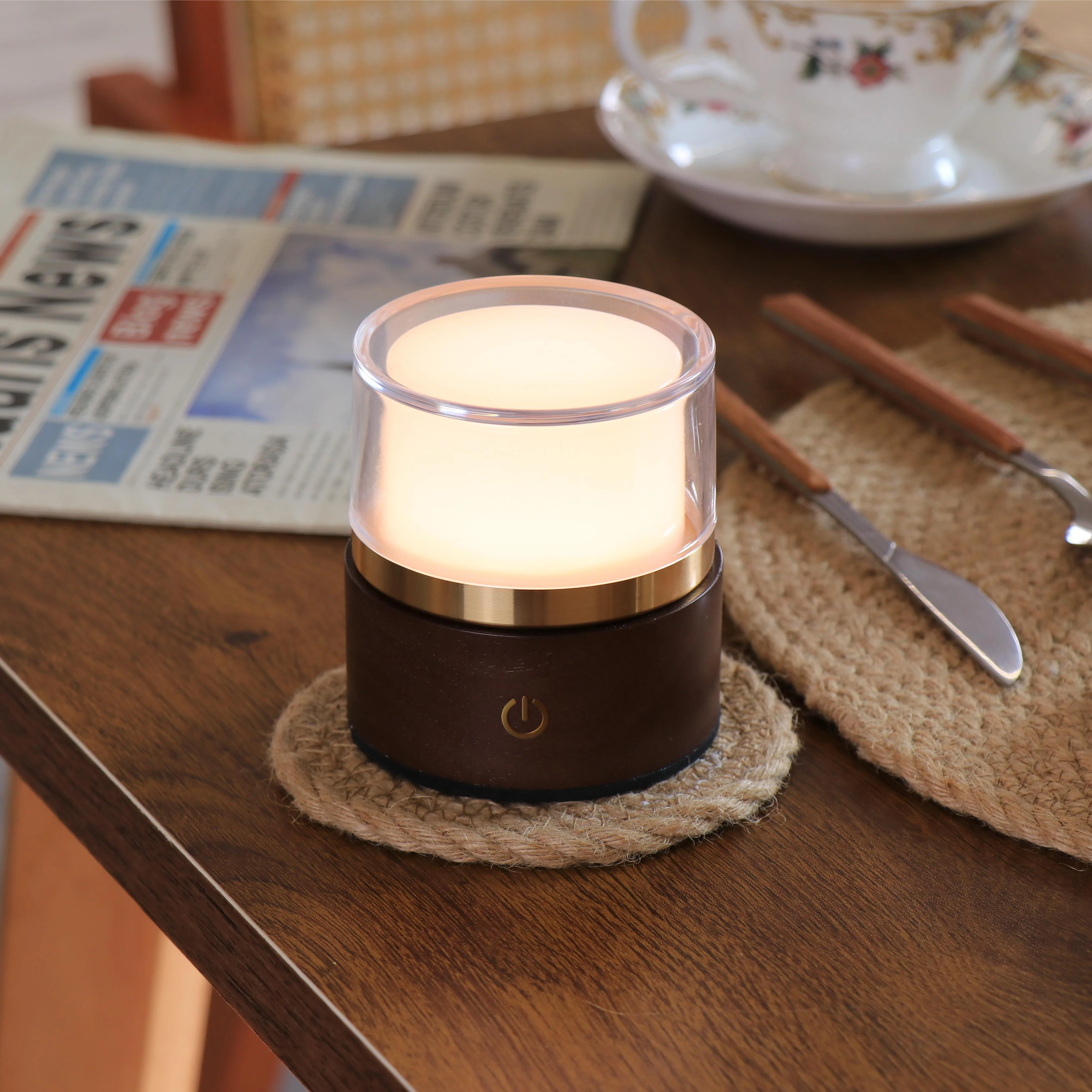 Wholesale low MOQ  portable rechargeable touch LED cordless atmosphere table lamp for bar and restaurant