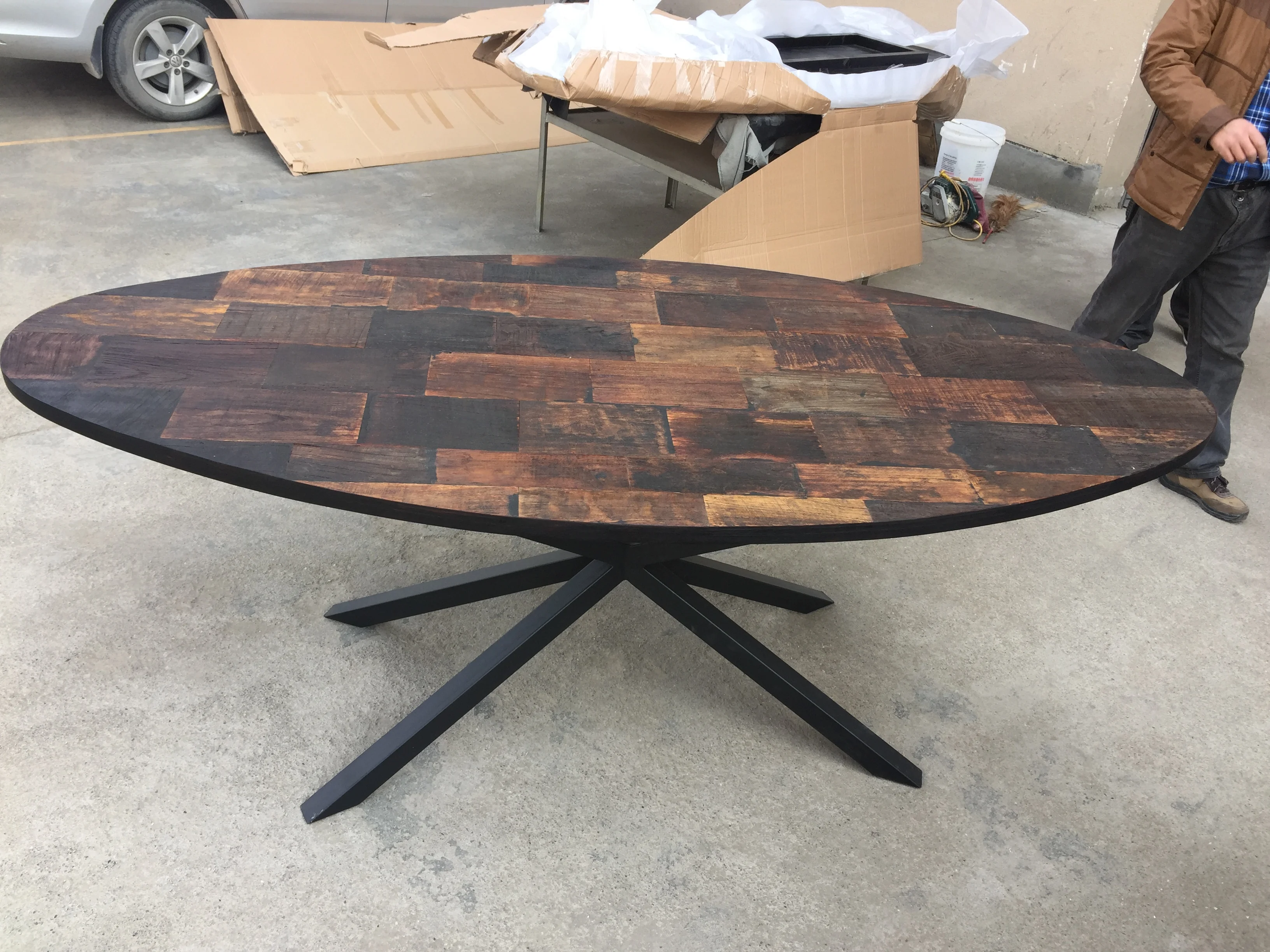 Circle veneered recycle old elm wood slab table top for  restaurant dining coffee