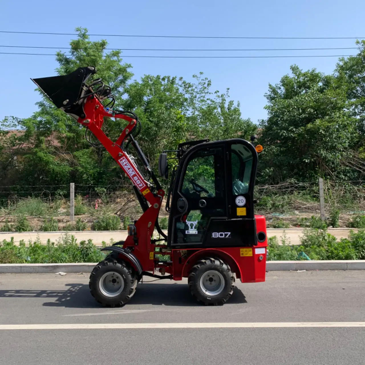 China Supplier Hzm807 Compact/Articulated/Multifunctional with CE/Yanmar Engine Bucket/Roll Bar Mini Loader