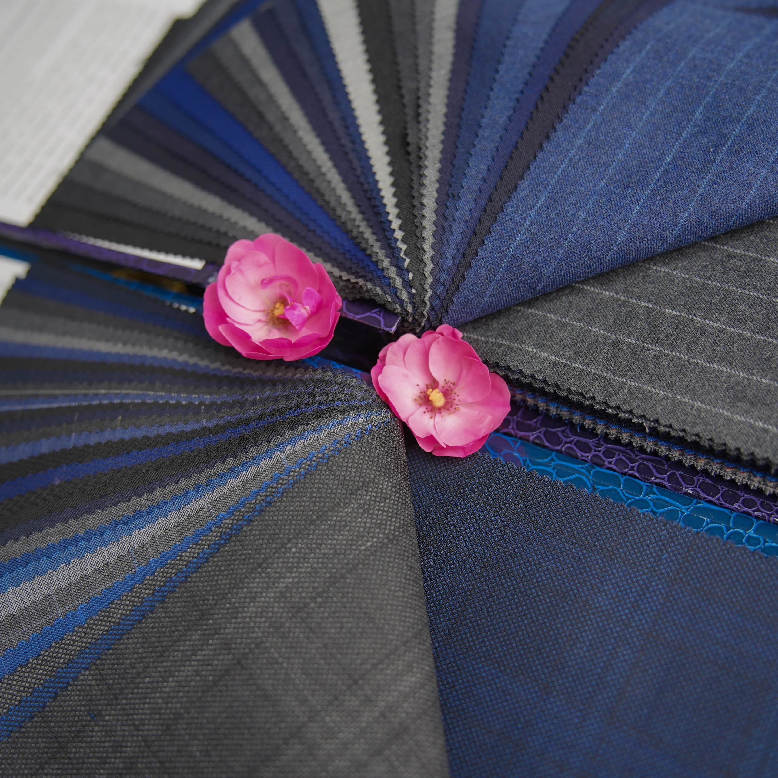 97%-Super Fine Organic Wool Worsted Merino Luxury Wool Italian Suit Fabric Suiting Fabric Sample Book