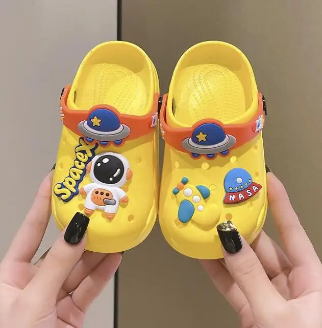 NEW  3D Cute Cartoon Silicone Shoe Charms Accessories Astronaut PVC Decorations Creative Wristbands For Clogs Kids