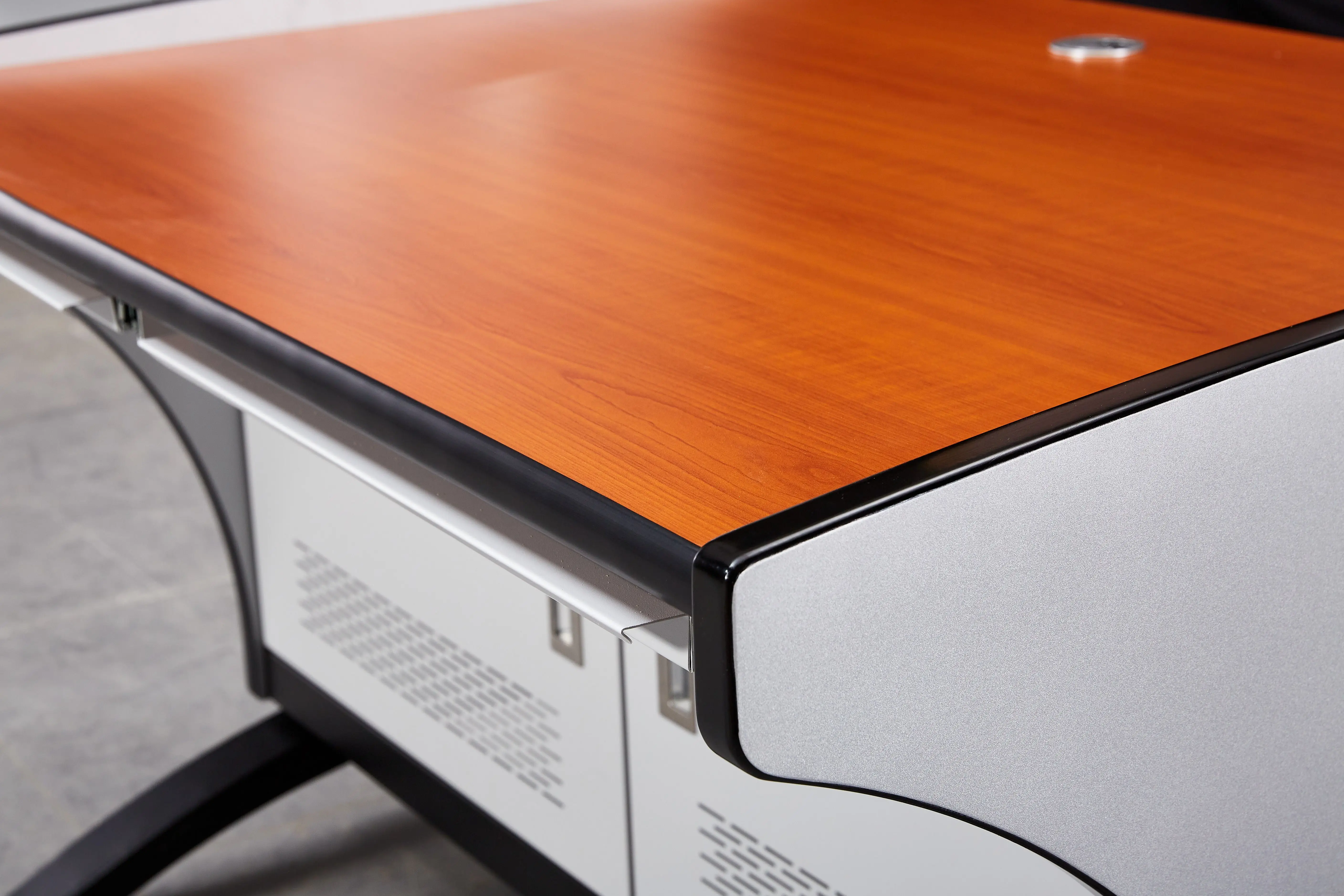 Three person high-quality monitoring operating table industrial wood steel control room console